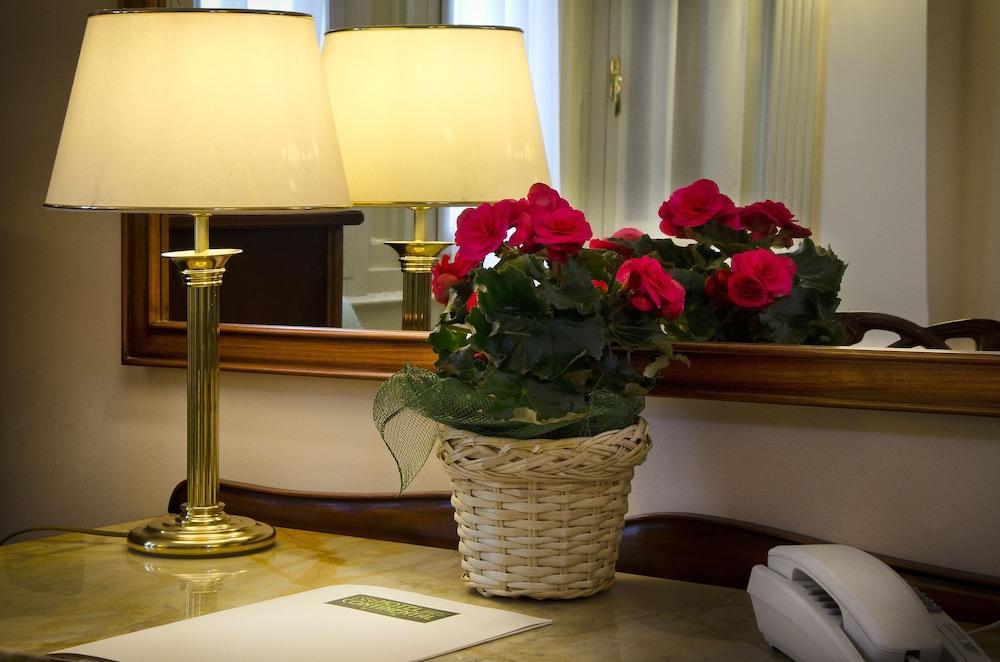 Hotel Continental Genova Bagian luar foto